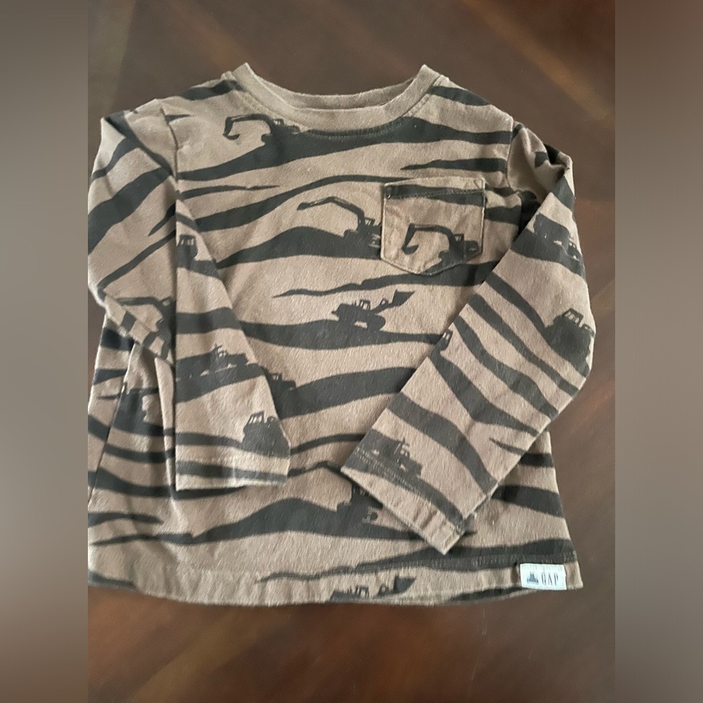 Gap shirt